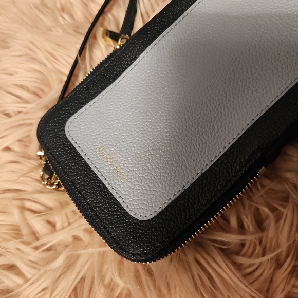 EUC Kate Spade New York Cellphone Holder/Crossbody Body - Picture 5 of 5
